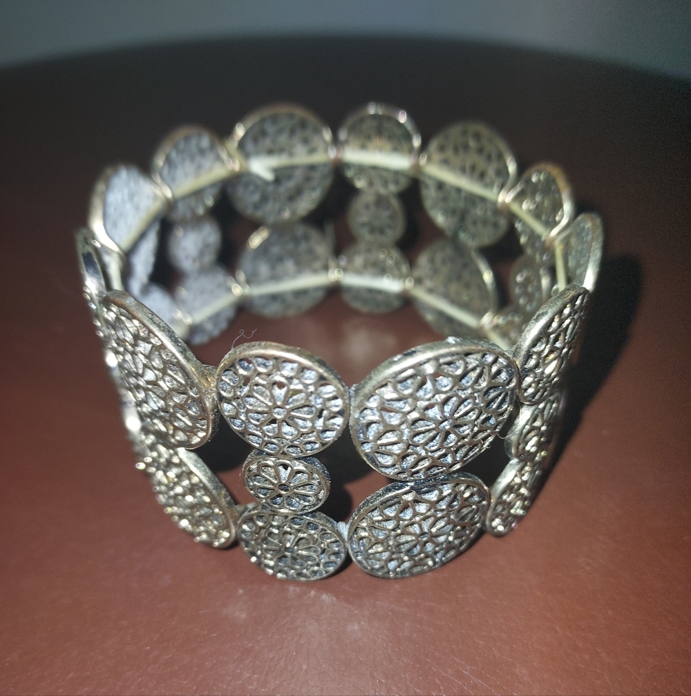 Elegant Gold Filigree Bracelet
